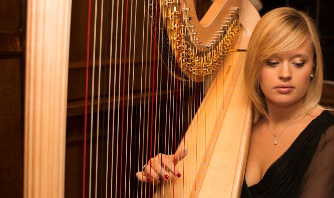 Nicola-Veal-%E2%80%93-Harpist