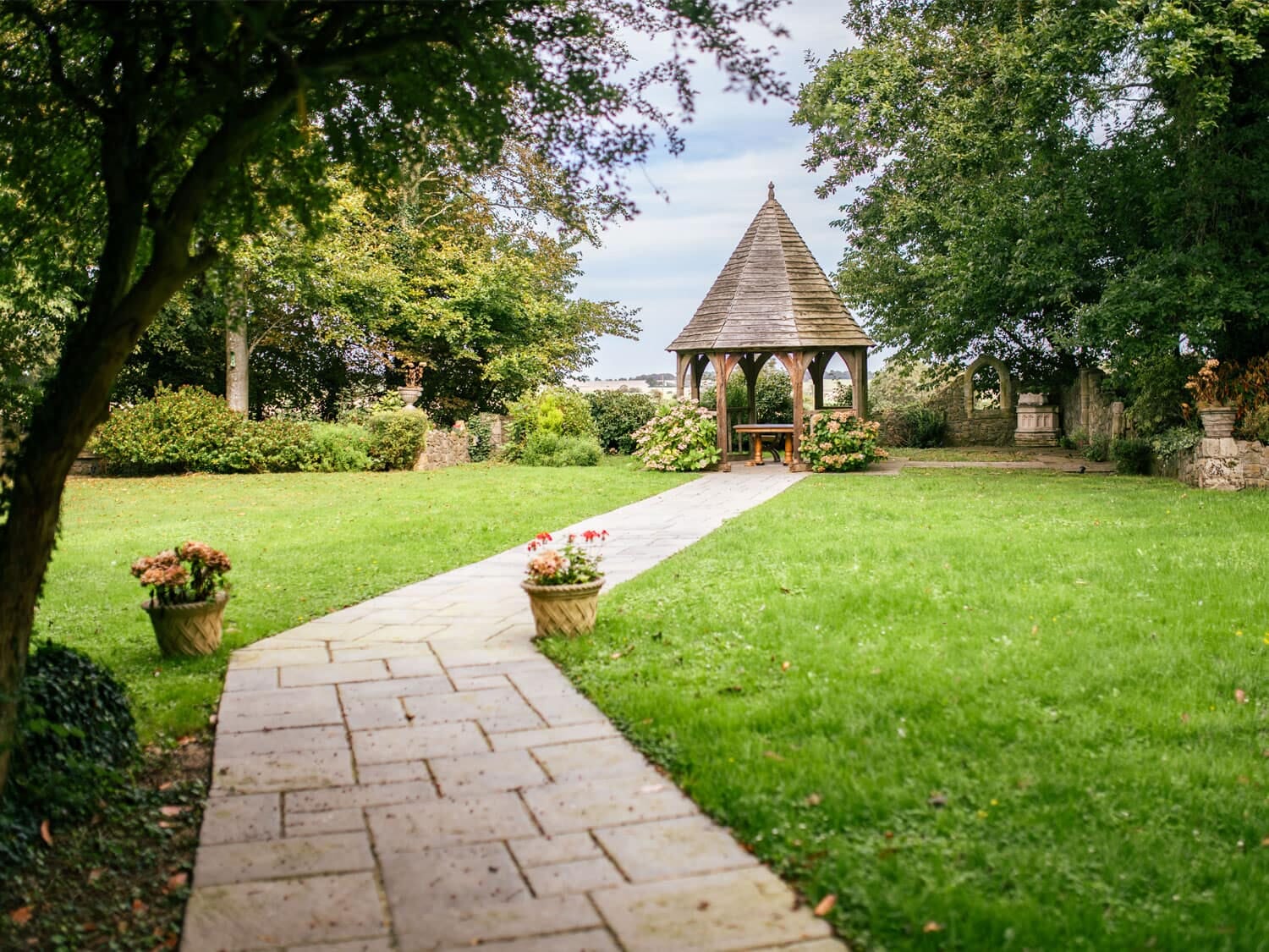 Say 'I do' in the picturesque rolling hills of Kentish landscapes, amongst beautifully manicured gardens at Solton Manor.